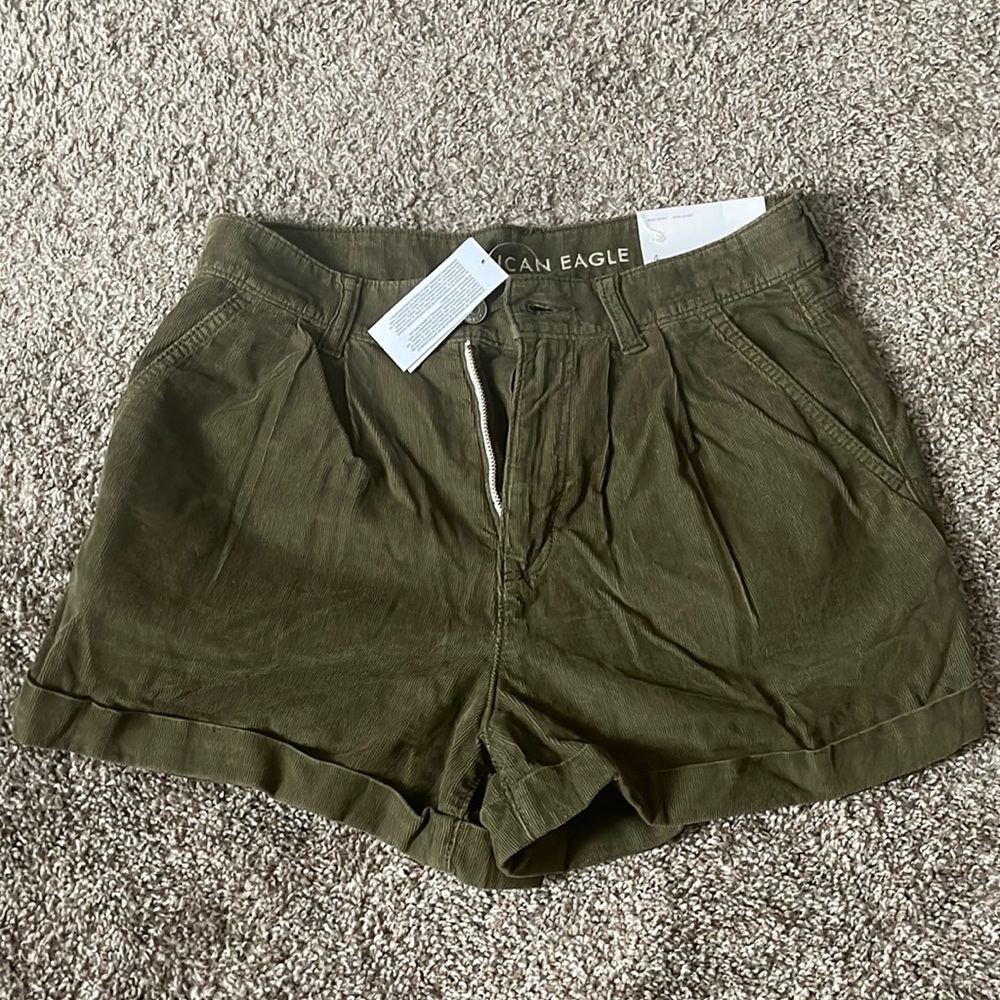 Lightweight corduroy mom shorts! Brand new with tags. Smoke free home!